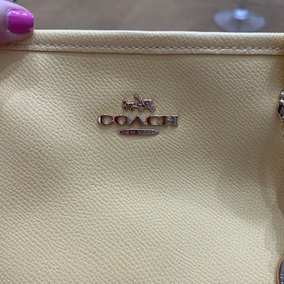 Coach Large tote soft yellow, BONUS added key chain and purse organizer - Picture 8 of 10